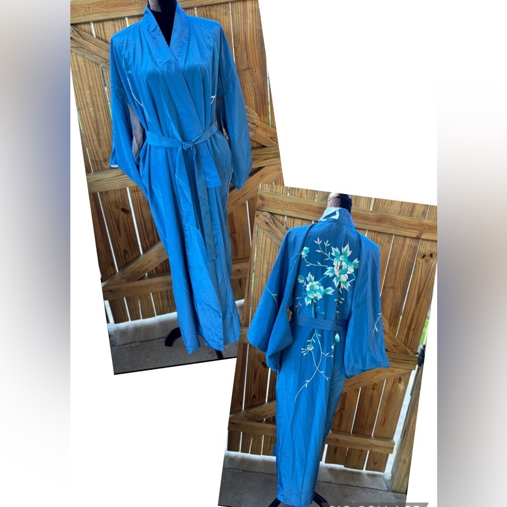 Vintage Long Blue Japanese Kimono Robe Embroidered Blue & White Flowers Size M
